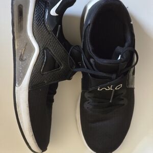 Nike Womens Black Air Slip-On Athletic Sneakers